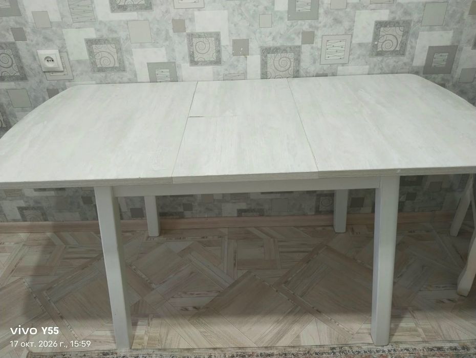 Деревянный стол кухонный