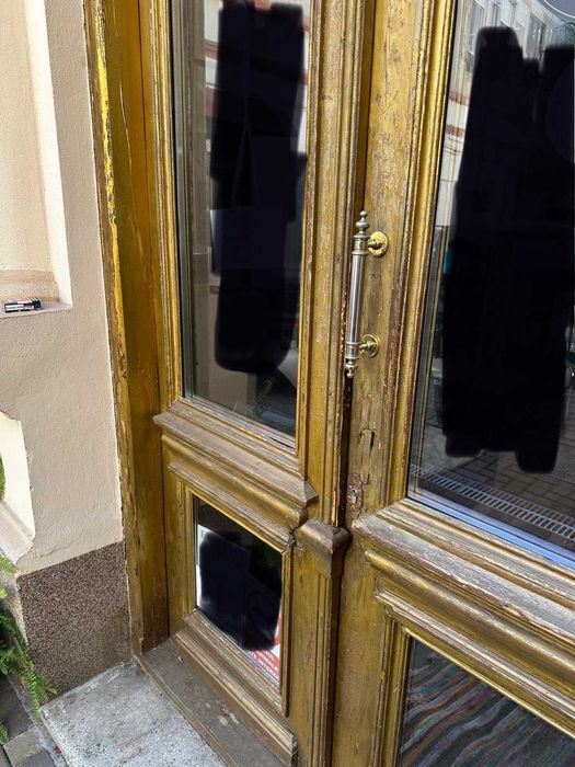 Usa dubla veche din lemn masiv