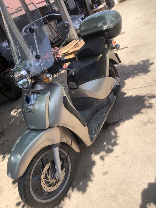 Vand scuter aprilia scarabeo 150