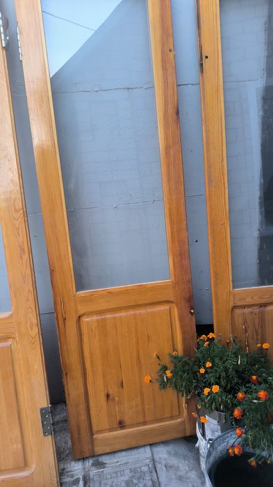 Продам двери деревянные б/у