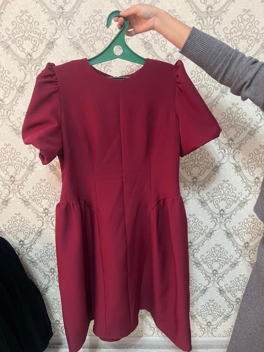 Продам платье женский