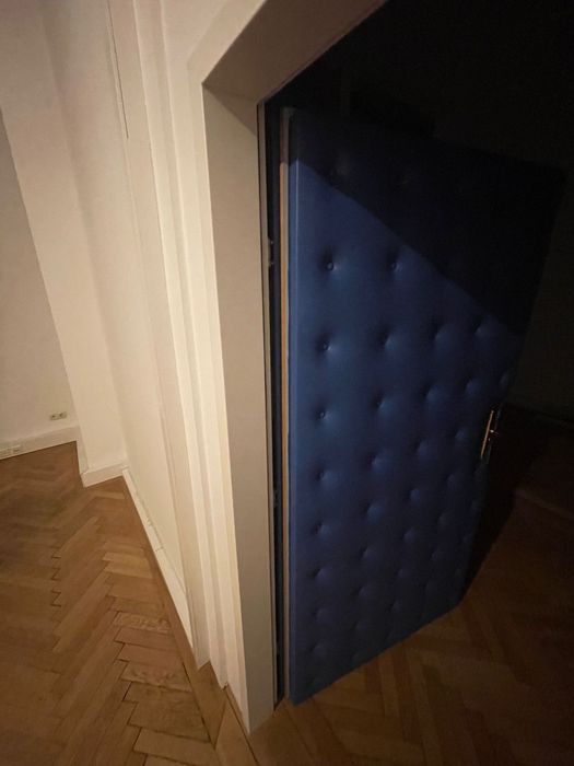 Usa birou  piele albastră