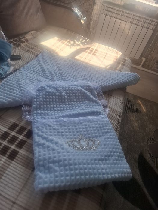 Продам уголок для выписка (осень, весна)