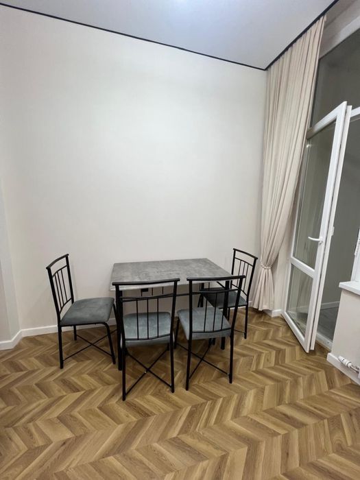 Продам стол и стулья