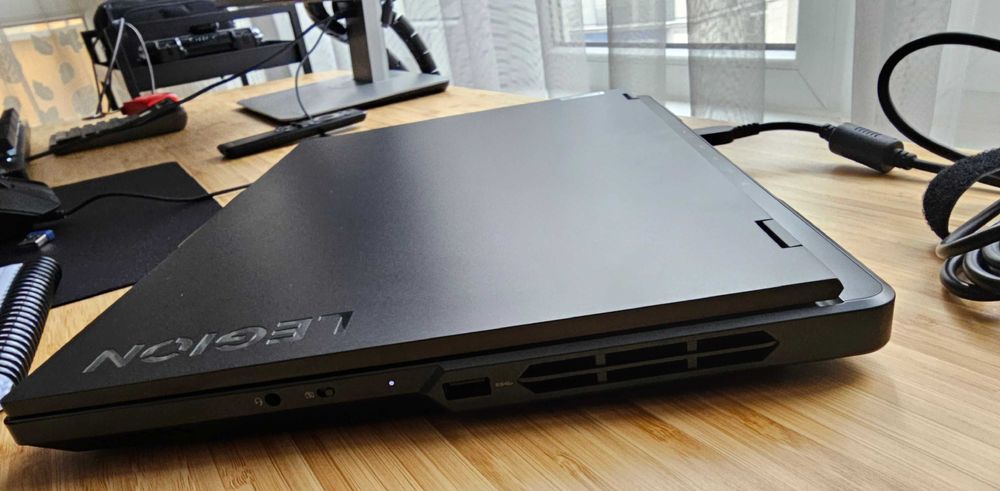 гейминг лаптоп Lenovo Legion Pro 5 16IRX8 i7-13700HX, RTX4070, 32GB