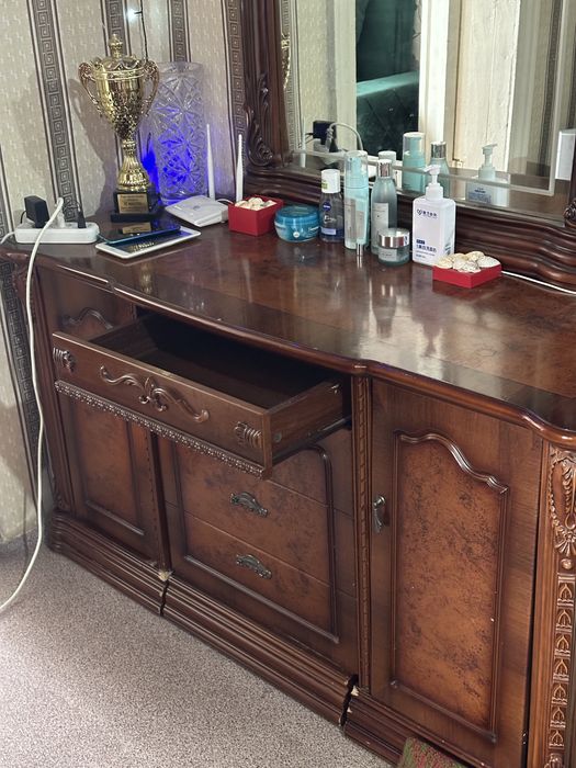 Роскошный спальный гарнитур