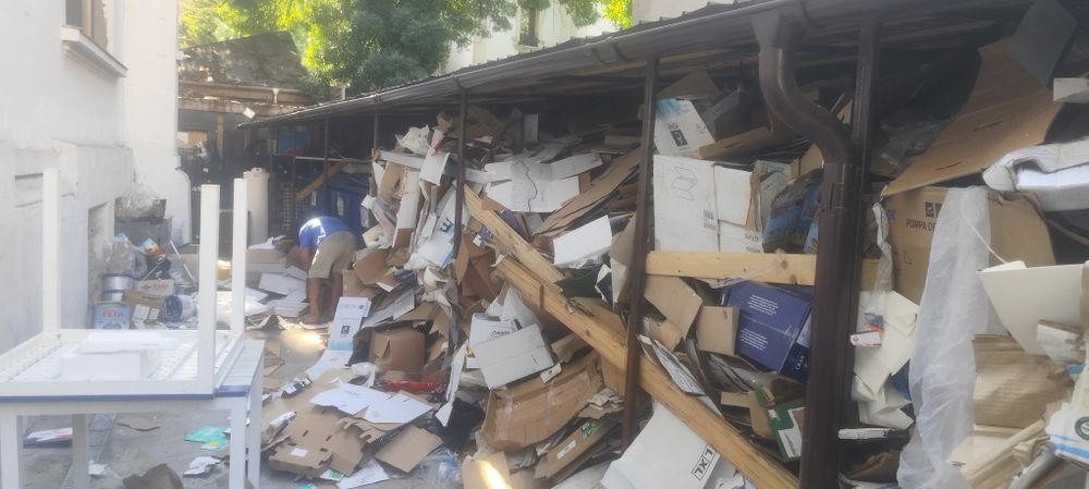 Debarasări apartamente garsoniere poduri beciuri canapele saltele