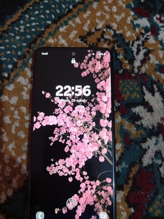 Срочно продам телефон Самсунг а51 2 штук