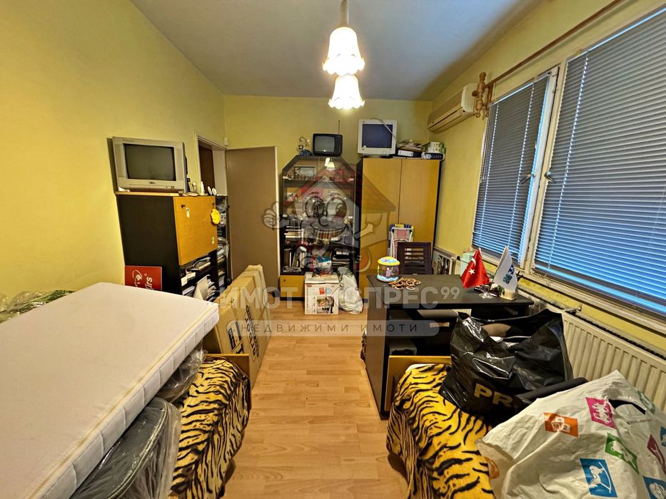 Многостаен апартамент, с изба, до планината, кв.Изток