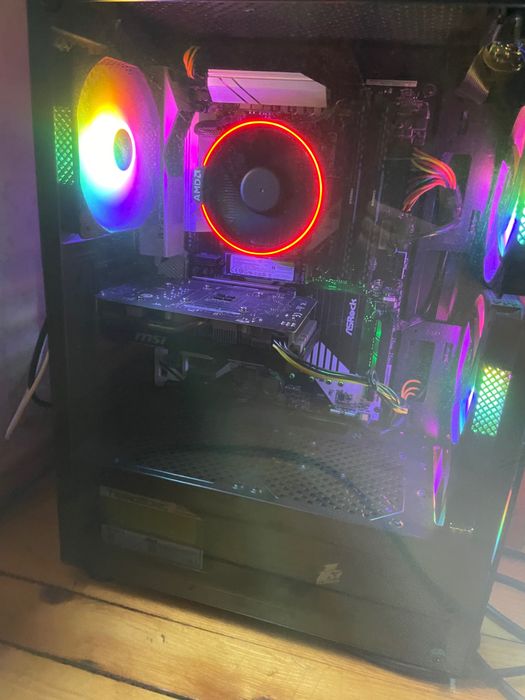 Продавам:Геймърски компютър + 240Hz монитор + периферия