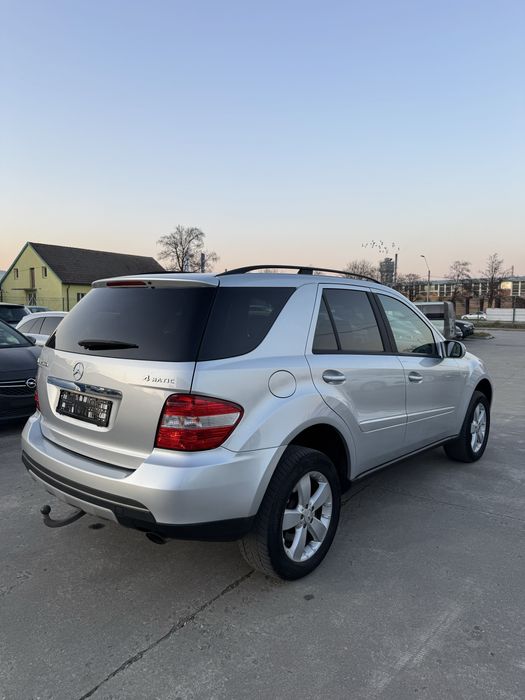 Mercedes Benz ML 320  AUTOUTILITARA 4 locuri
