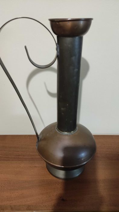 Голяма стара ваза/кана с извита дръжка