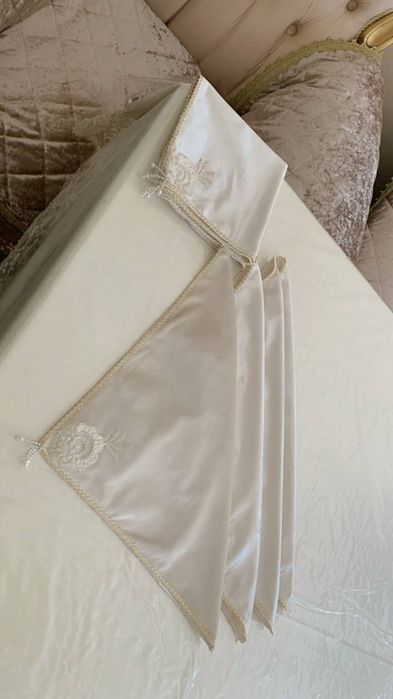 Turli xldagi dasturxonlar va salfetkalar