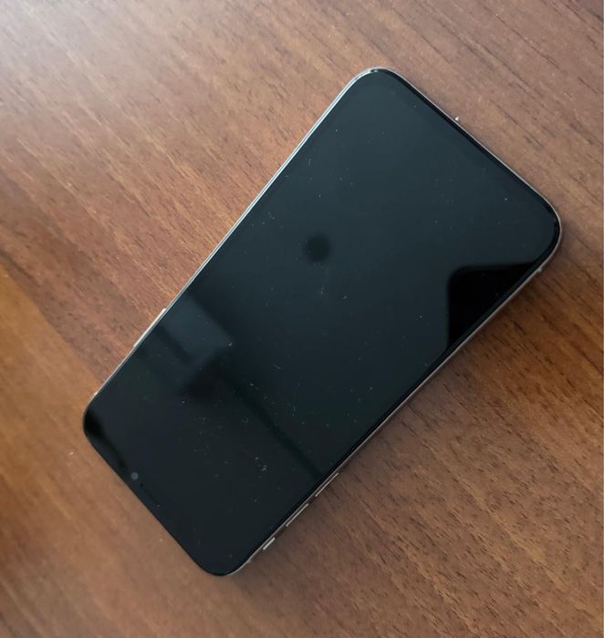 Айфон Х в хорошем состоянии.