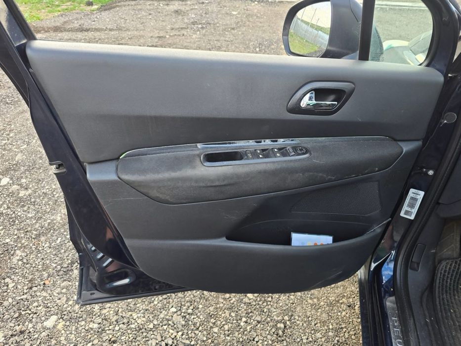 Peugeot 5008 1.6hdi 2012g.