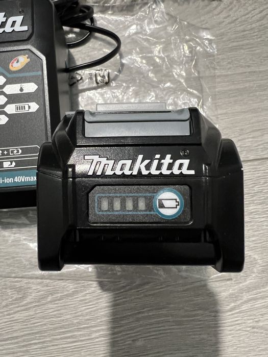 Makita baterie 40V 4.0Ah plus incarcator NOU