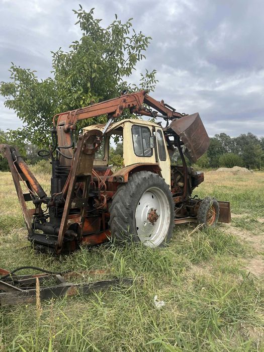Продавам трактор ЮМЗ