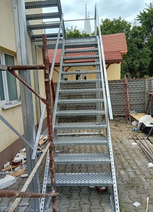 Scări exterioare zincate