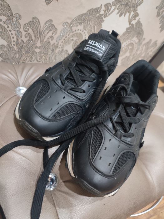 Кроссовки 4000 тг