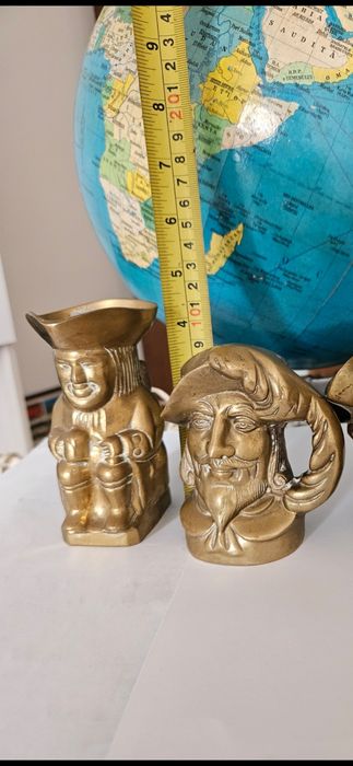 Halbe bronz cu fete de om