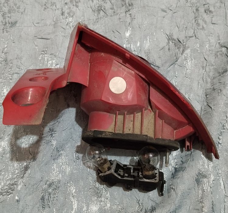 Vând triplă Seat Leon și soclu becuri!