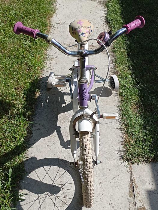 Vand bicicletă copii 4-7 ani.