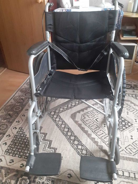 Carucior cu rotile pliabil