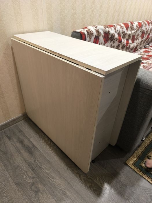 Стол кухонный, гостевой