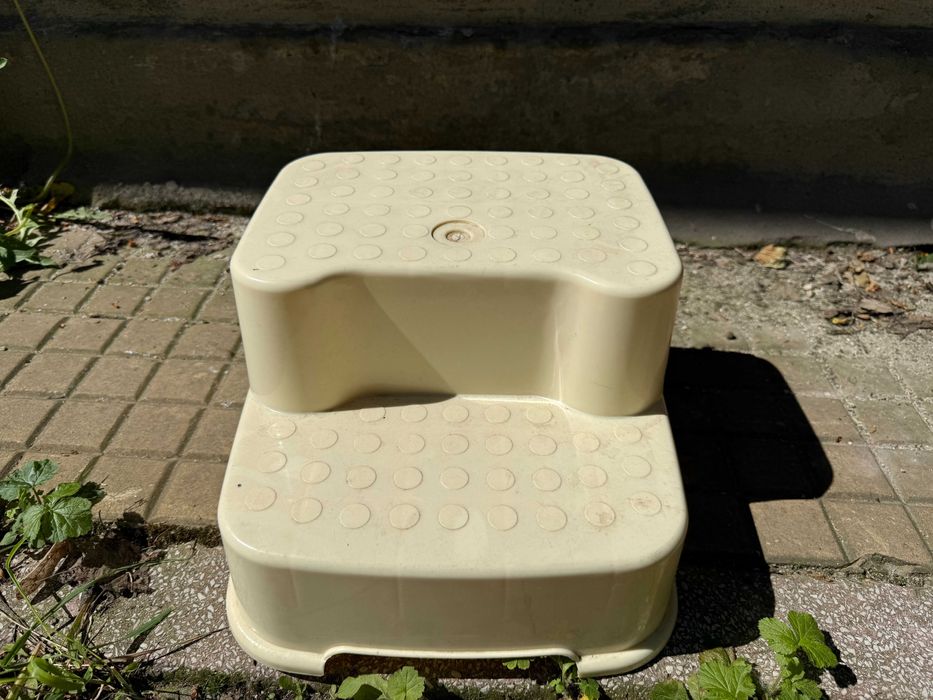 Set Masă cu Scaune pentru Copii Ikea – Albastru și Crem, Stare Buna + Cadou Treapta Lavoar