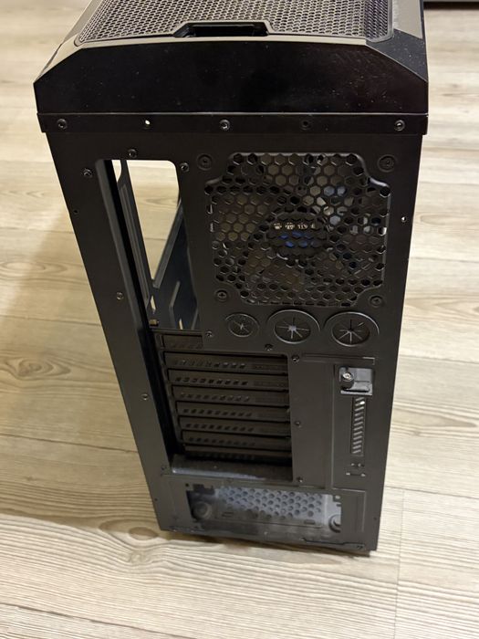 PC кутия Raidmax – ATX, 8+1 слота, 6 × 3.5" HDD