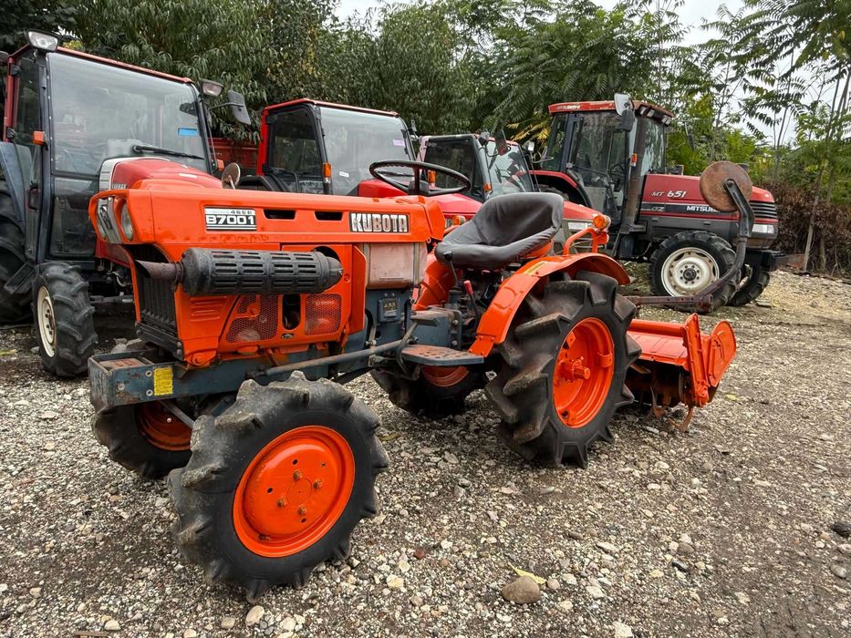 Трактор KUBOTA B7001  4x4