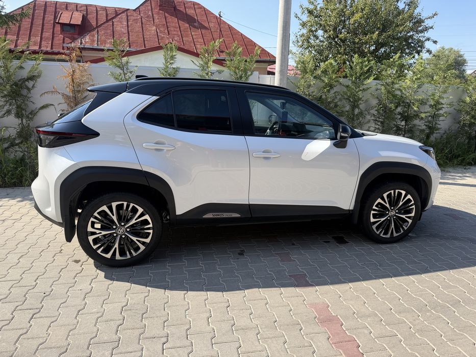 Toyota yaris cross hybrid 2025