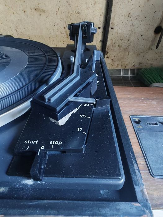 Hitachi  ST2650 радио касетофон и грамофон Dual