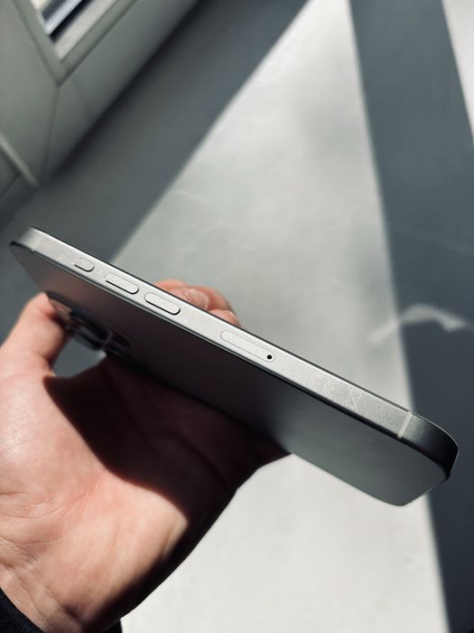 Продам iPhone 16 pro