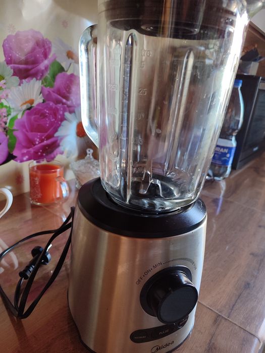 Продам блендер с чашей