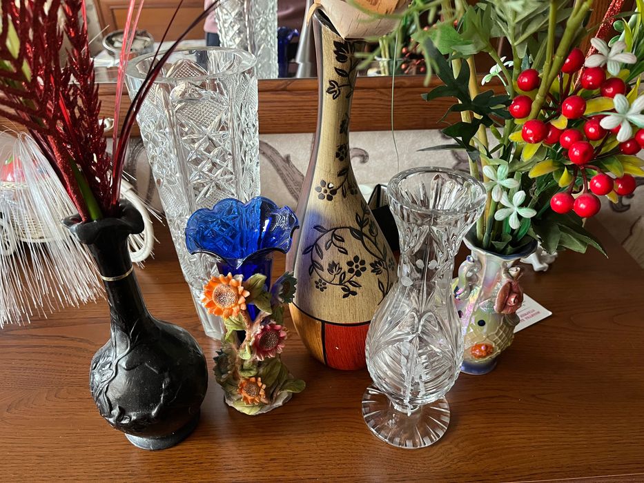 Продам вазы  хрусталь, стекло