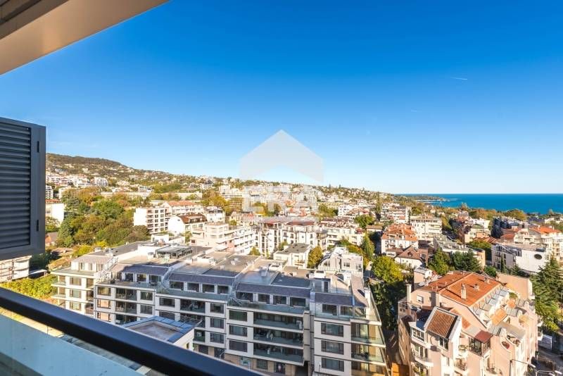 Двустаен, обзаведен, югоизточен апартамент за продажба, с морска панор