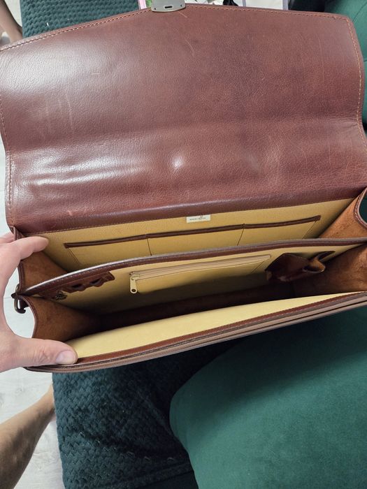 Servită din piele nouă