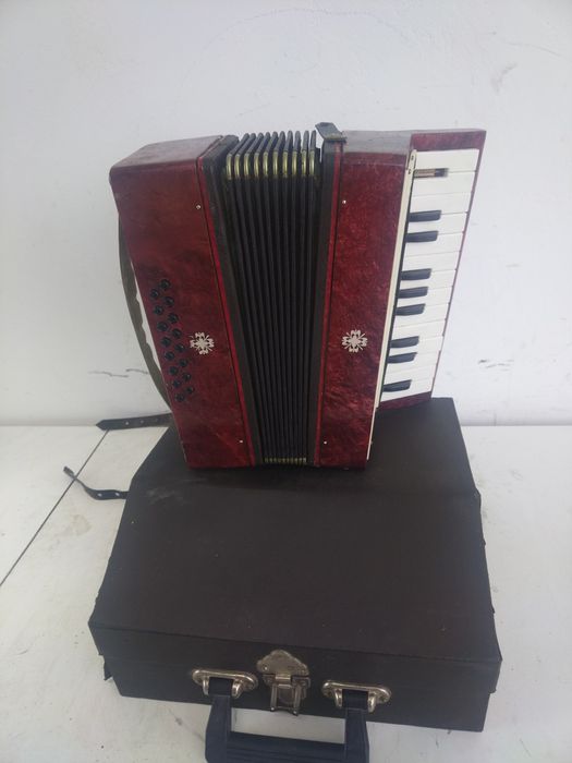 Детски акордеон 16 баса КРЬЗАЧОК със етикет произведен в СССР