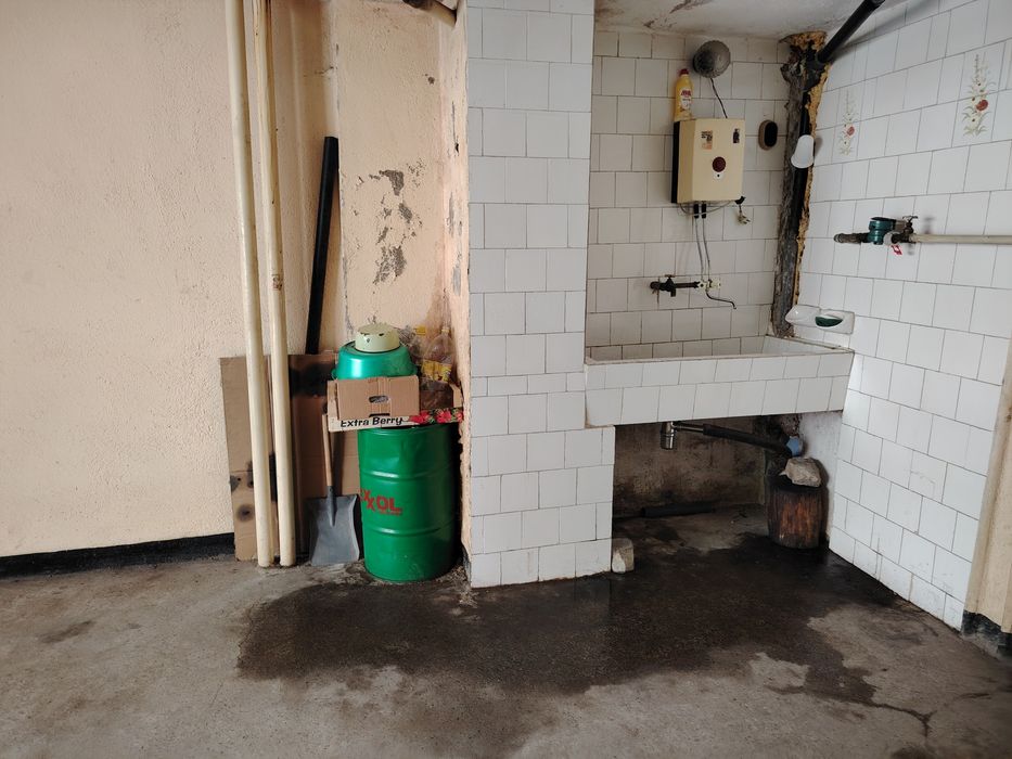 Дава се под наем Гараж / Паркомясто в Сливен, Даме Груев - 25 кв.м за 66.3 € - Снимка #3