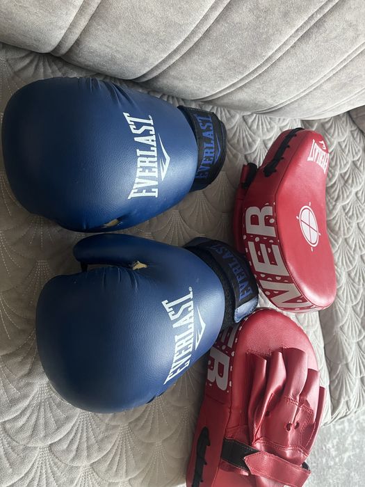 Продам перчатка и лапа боксерский