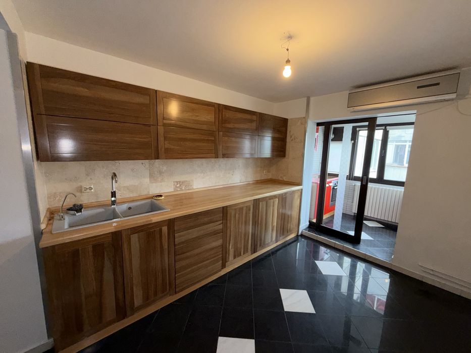 Apartamentv4 camere vanzare