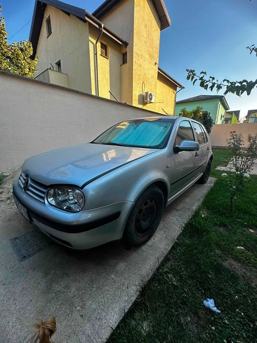 Se vinde masina personala Golf 4 1.4