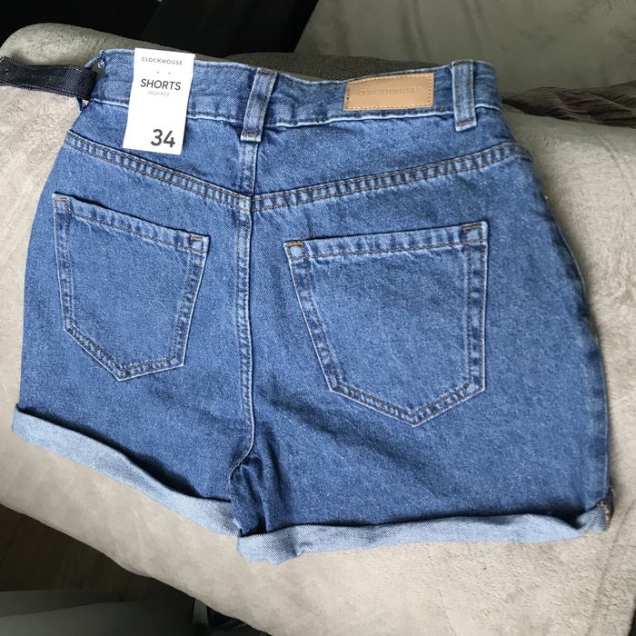 Vand 2 perechi de blugi scurti noi, talie inalta, C&A, marimea 34