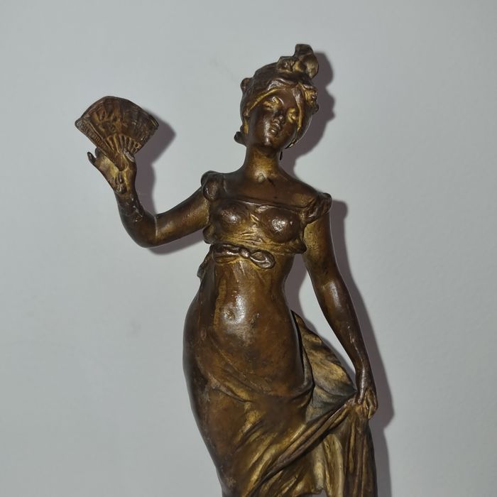 Statuetă din bronz L Eventail semnată Auguste Moreau