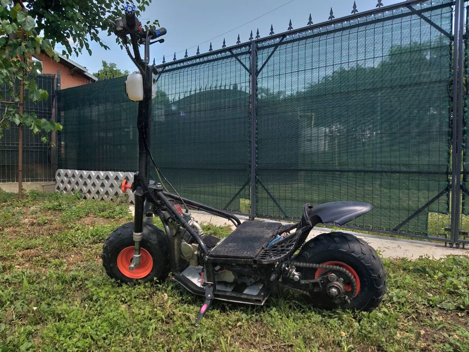 Vand motocross trotineta  cu motor benzina