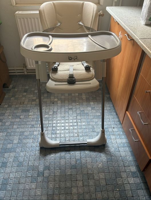 Scaun de masa pentru bebelusi