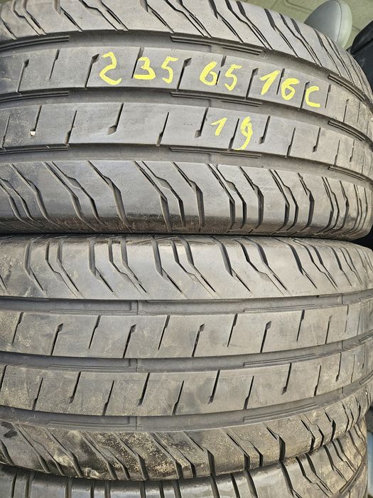 Гуми 235/65/16С 2 броя  Бусови