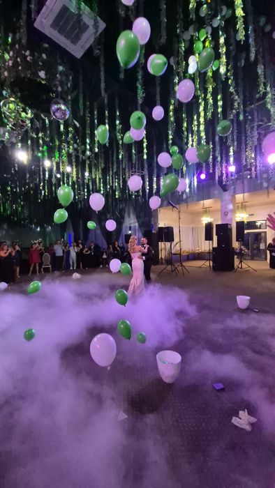 Baloane explozive pentru dansul mirilor