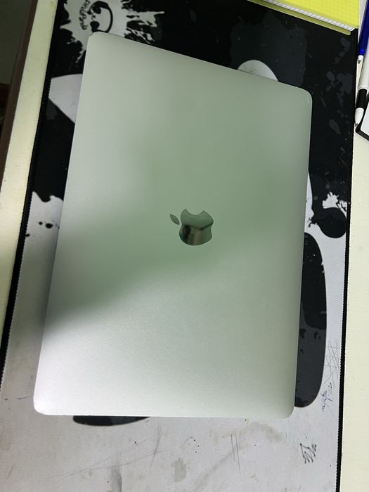 Macbook air 2019 года 8/128